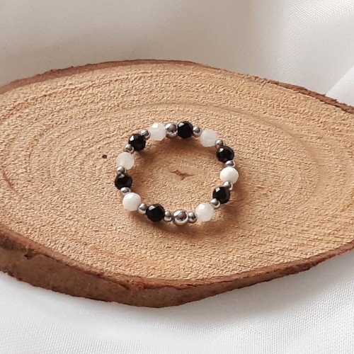 pierscionek-spinel-kamien-ksiezycowy-srebrny.jpg